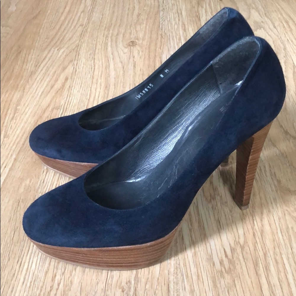 Stuart Weitzman Navy Pump